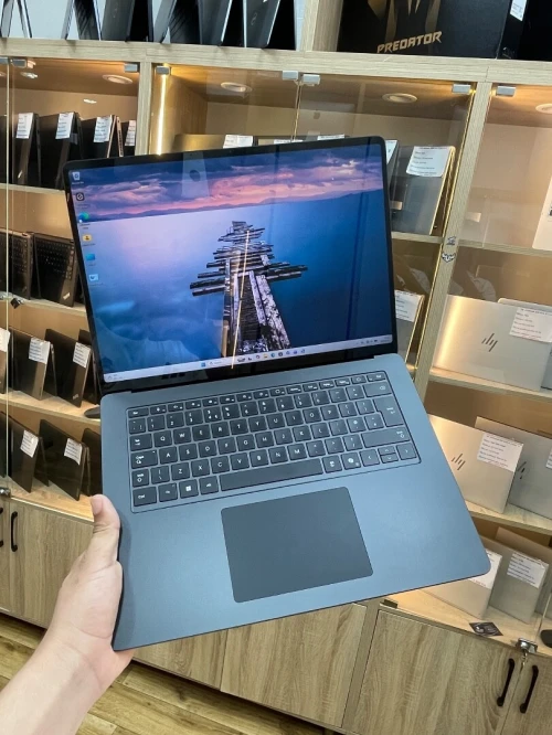 Surface laptop 7 Édition Snapdragon (R) X 12 core 32gb 1Tb