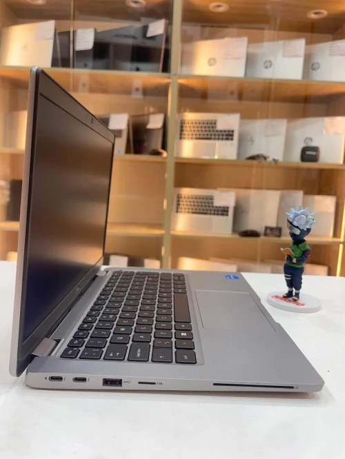 Dell latitude 5330 i5 1235U 8 256