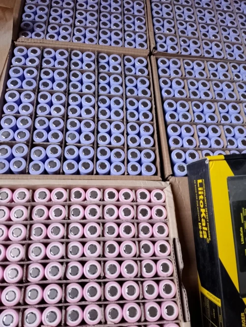 Pile lithium original neuf LG et Samsung 3.7 v بيل باطري ليثيوم batterie بيلات باطريات pilles 2600 