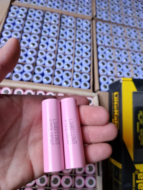 Pile lithium original neuf LG et Samsung 3.7 v بيل باطري ليثيوم batterie بيلات باطريات pilles 2600 