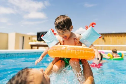 PISCINES NETTOYER DÉSINFECTER'