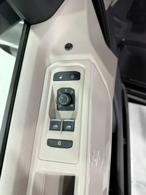 Volkswagen MULTIVAN 2024 CARAT