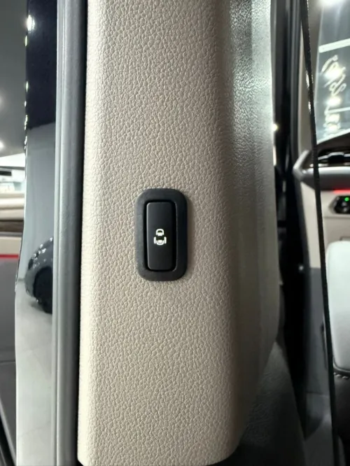 Volkswagen MULTIVAN 2024 CARAT