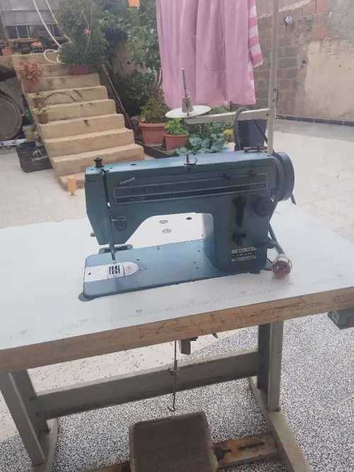 Machine a coudre zigzageus 