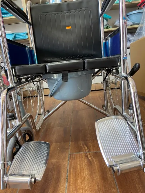 Chaise roulante et pour garde