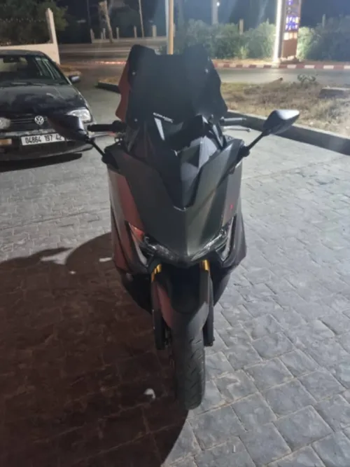 Yamaha T-max 2022