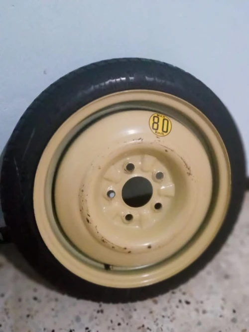 Roue de secours avec subwoofer