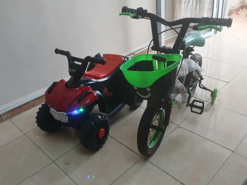 Voiture et vélo à  vendre en liquidation 