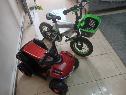 Voiture et vélo à  vendre en liquidation 