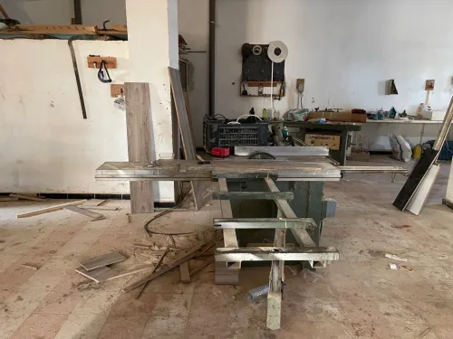 Atelier de menuiserie entièrement équipé  À louer