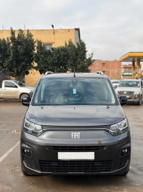 Fiat Doblo 2023 Italien 3 places