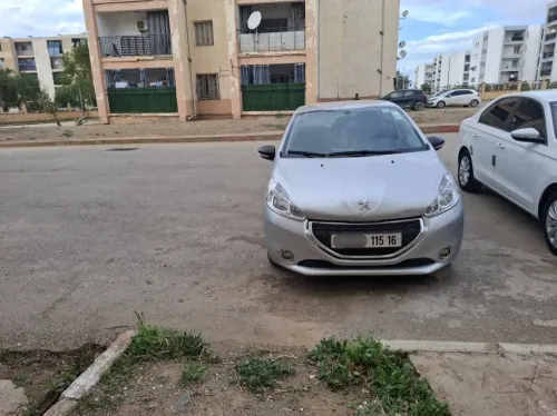 Peugeot 208 2015 