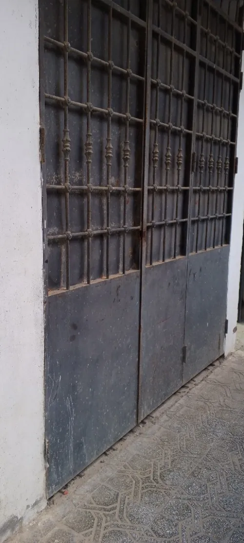 Vendre Portail dur presque neuf