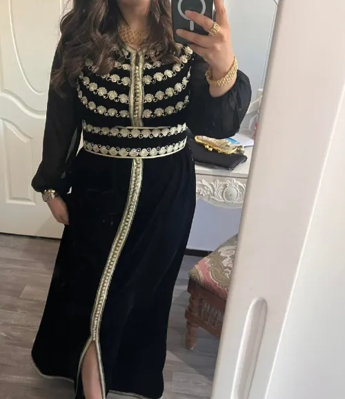 Caftan en velour noir  perlé