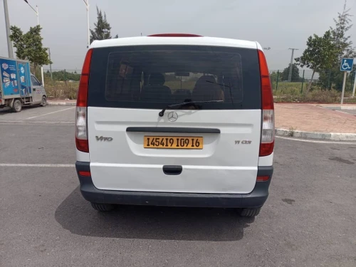 Mercedes vito 2009 00 peinture . Très bon état . Vito jdide .
