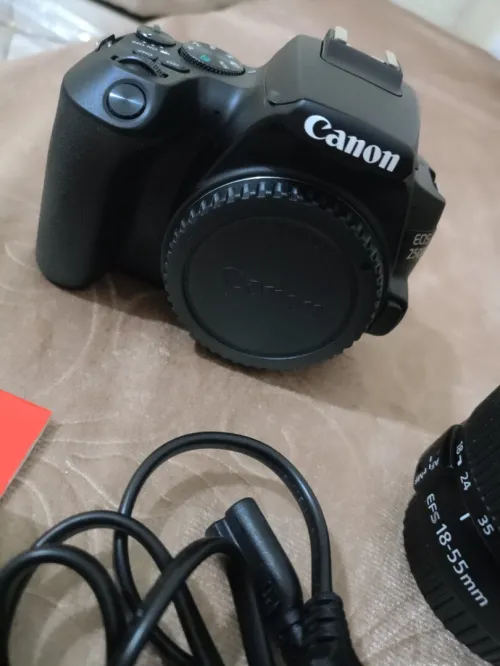 Canon EOS 250D avec objectif 18-55mm + accessoires Prix: