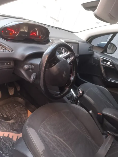 Peugeot 208 2015 Allure