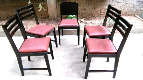 Chaises en bois dur anciens 