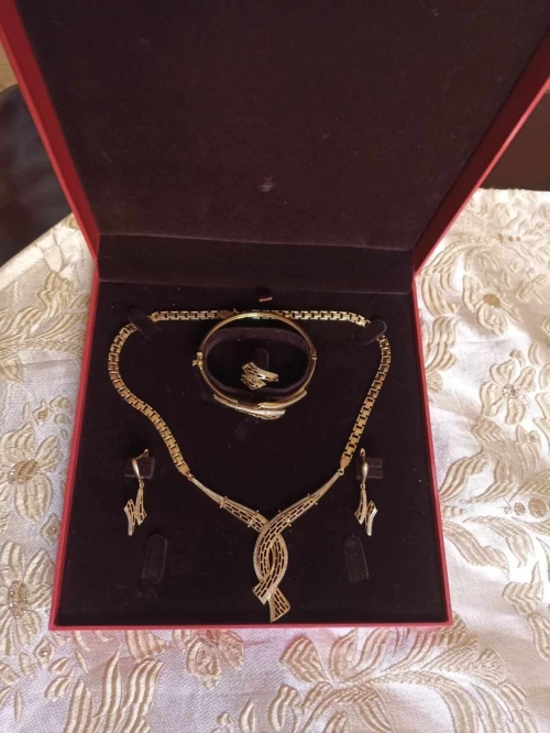 parures en OR 18 carats jamais porté 