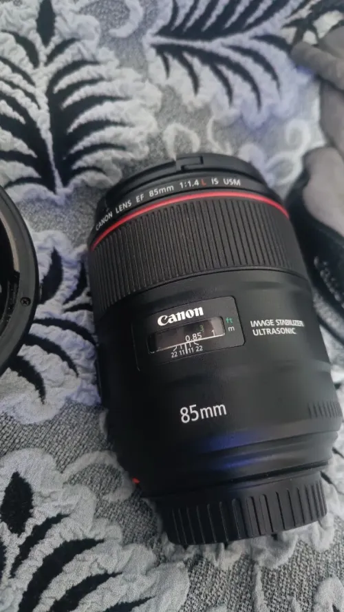 Canon 85mm1.4 is