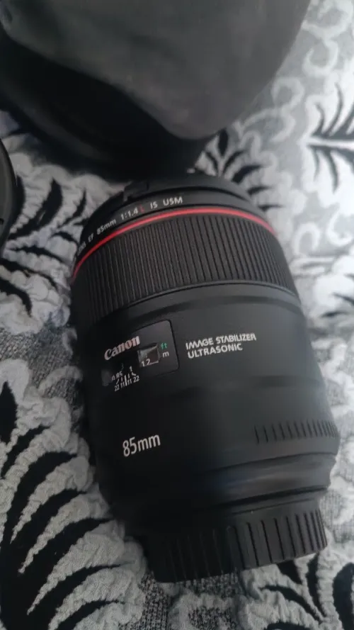 Canon 85mm1.4 is