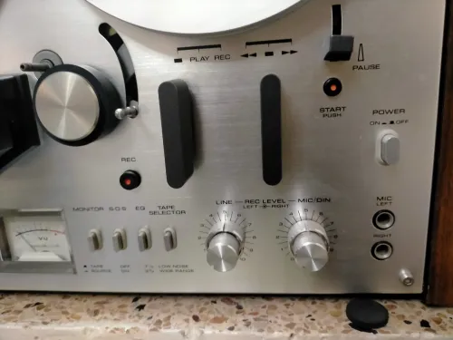 AKAI