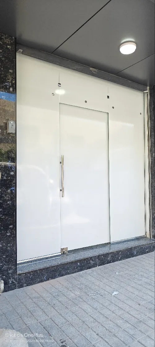Façade en verre trempé