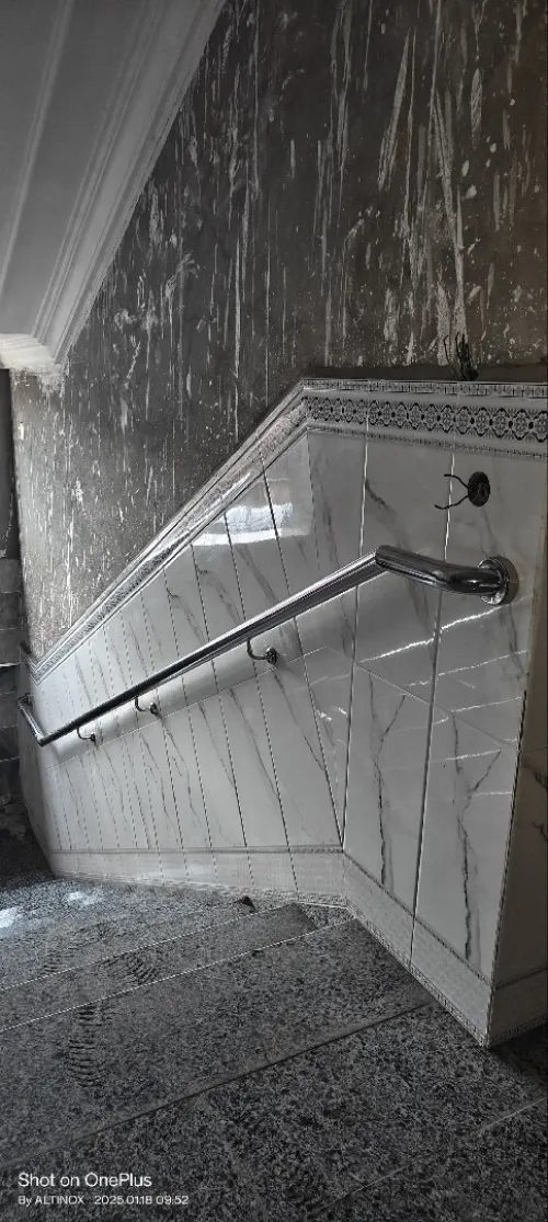 RAMPE D'ESCALIER EN INOX