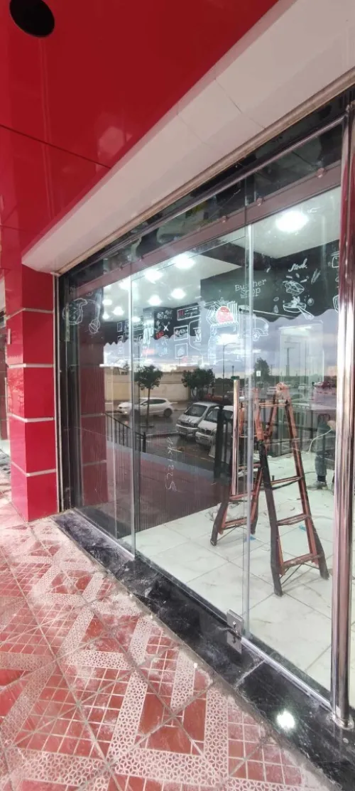 Façade en verre trempé