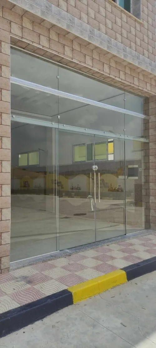 Façade en verre trempé