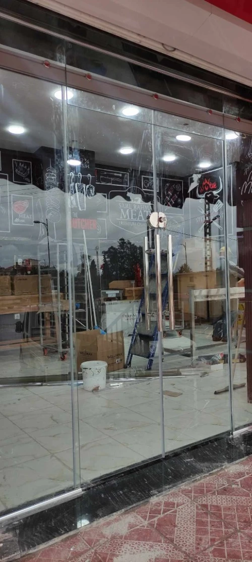 Façade en verre trempé 