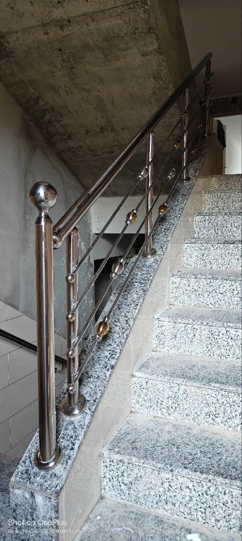 RAMPE D'ESCALIER EN INOX