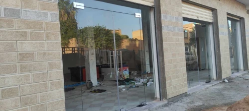 Façade en verre trempé