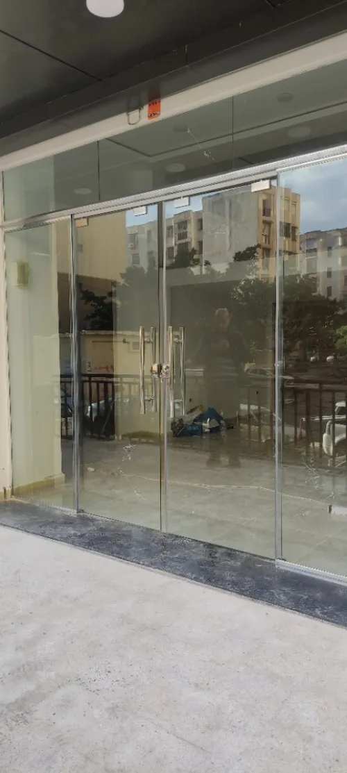 façade en verre trempé