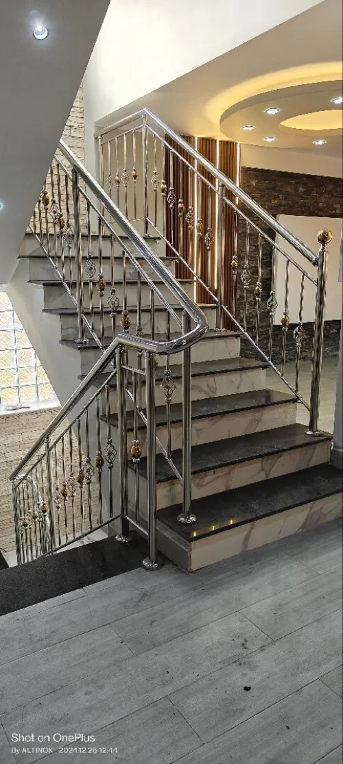 RAMPE D'ESCALIER EN INOX