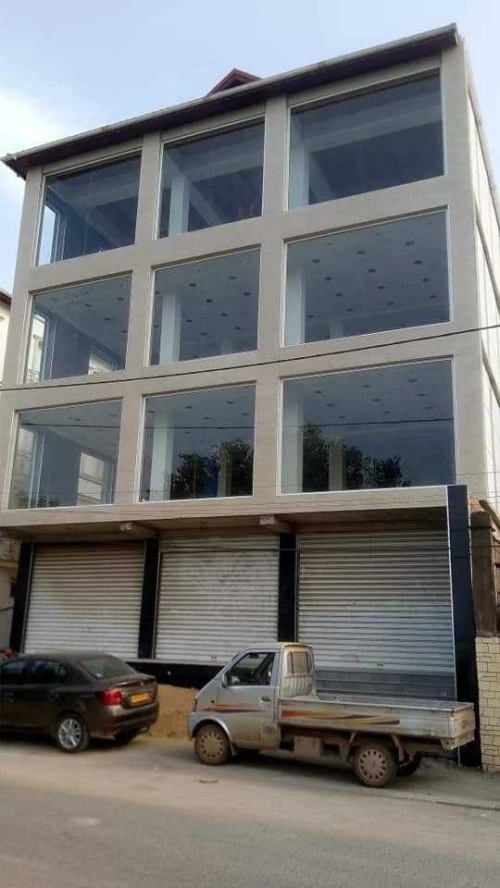 Façade en verre trempé 