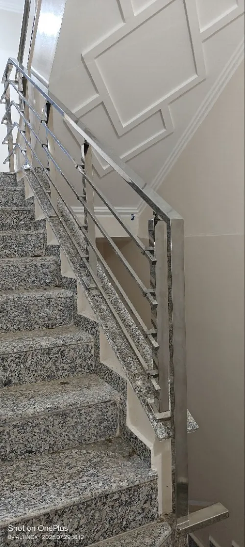RAMPE D'ESCALIER EN INOX