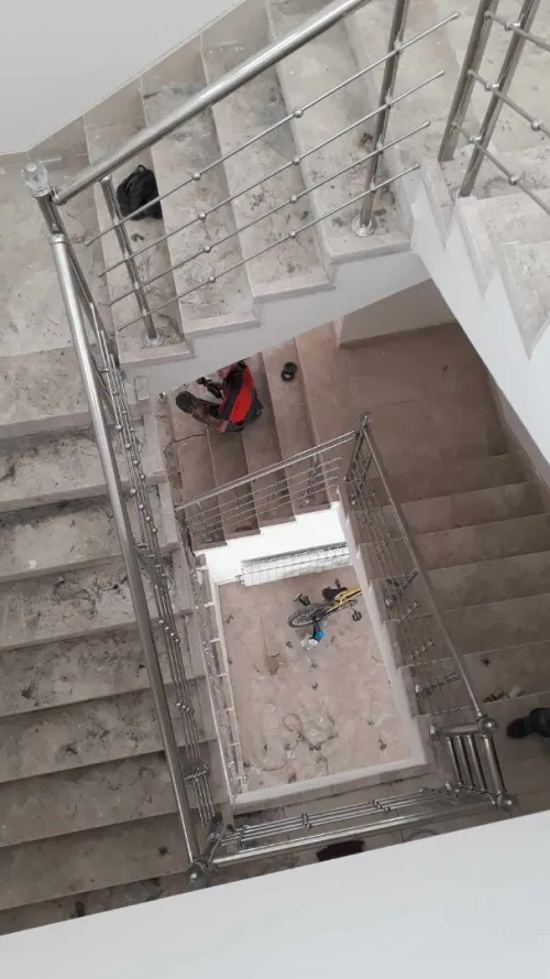 RAMPE D'ESCALIER EN INOX