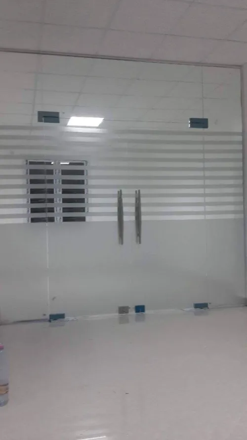 Façade en verre trempé