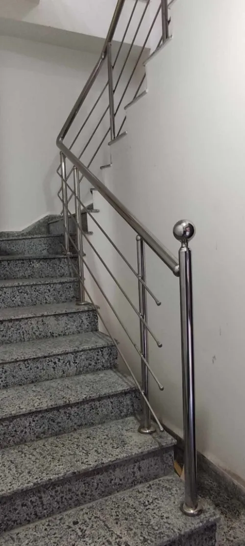 RAMPE D'ESCALIER EN INOX