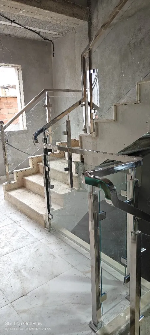 RAMPE D'ESCALIER EN INOX