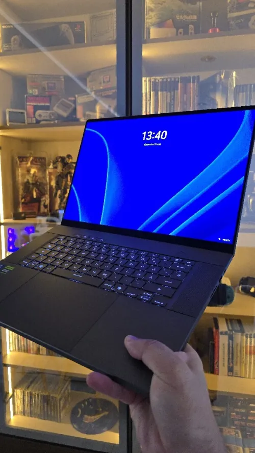 ASUS ROG ZEPHYRUS G16 - 16'' 2.5K OLED 240Hz -  ULTRA 9 285H - 2TB - 32GB - RTX 5070