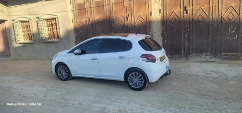 Peugeot 208 2015 Facelift