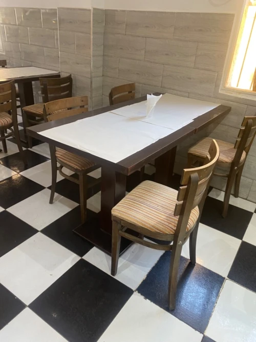 Table chaise friteuse vitrine froid