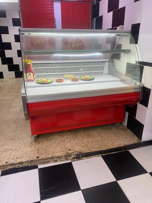 Table chaise friteuse vitrine froid