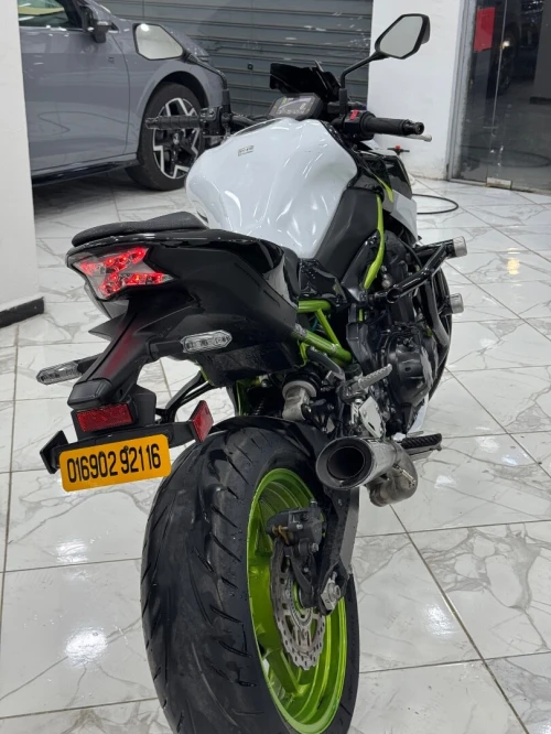 Kawasaki Z900 2021