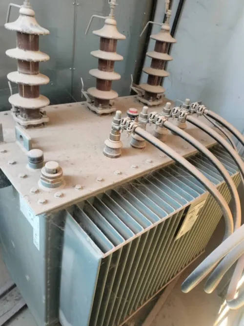 A VENDRE (05) Postes transformateurs mobiles 400 kVA UTEC avec cabine métallique et 3 cellules 30 kV