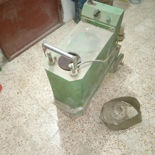 Machine de ponçage de sol 220V + Panneaux sandwich 3,70m