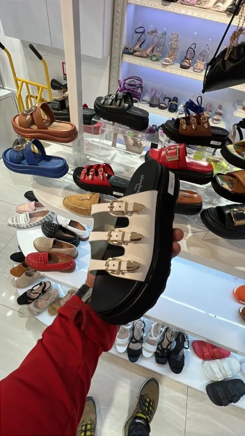 Vendre en grand, toutes les modèles, sandales, ballerines, claquettes