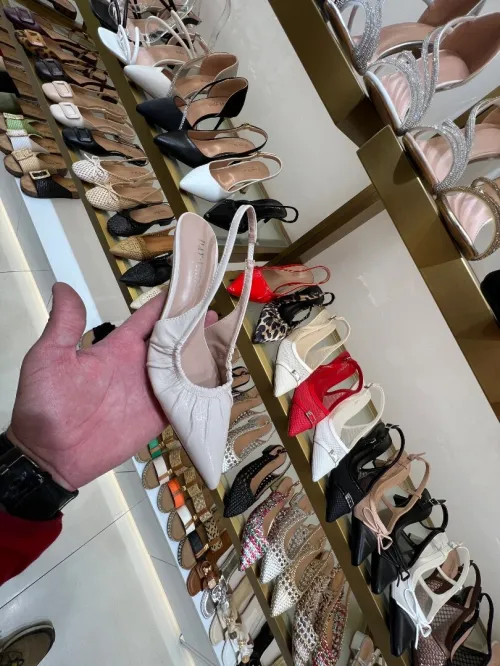 Vendre en grand, toutes les modèles, sandales, ballerines, claquettes